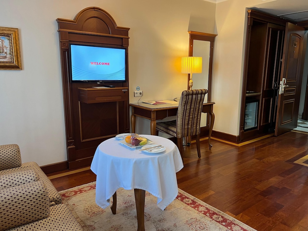 GLK PREMIER Regency Suites & Spa 19