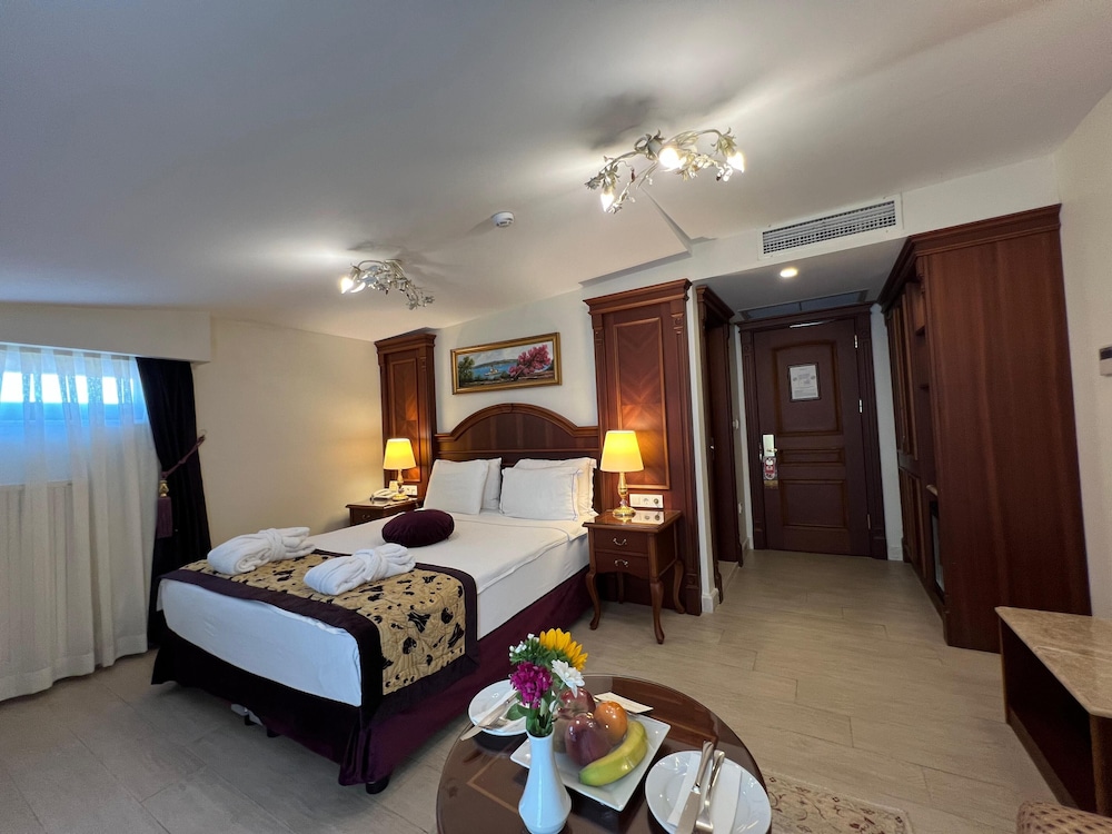 GLK PREMIER Regency Suites & Spa 14
