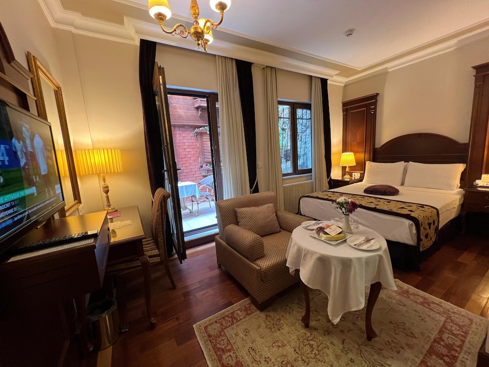 GLK PREMIER Regency Suites & Spa 16