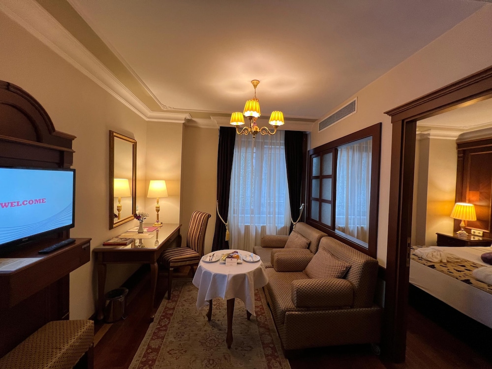 GLK PREMIER Regency Suites & Spa 18