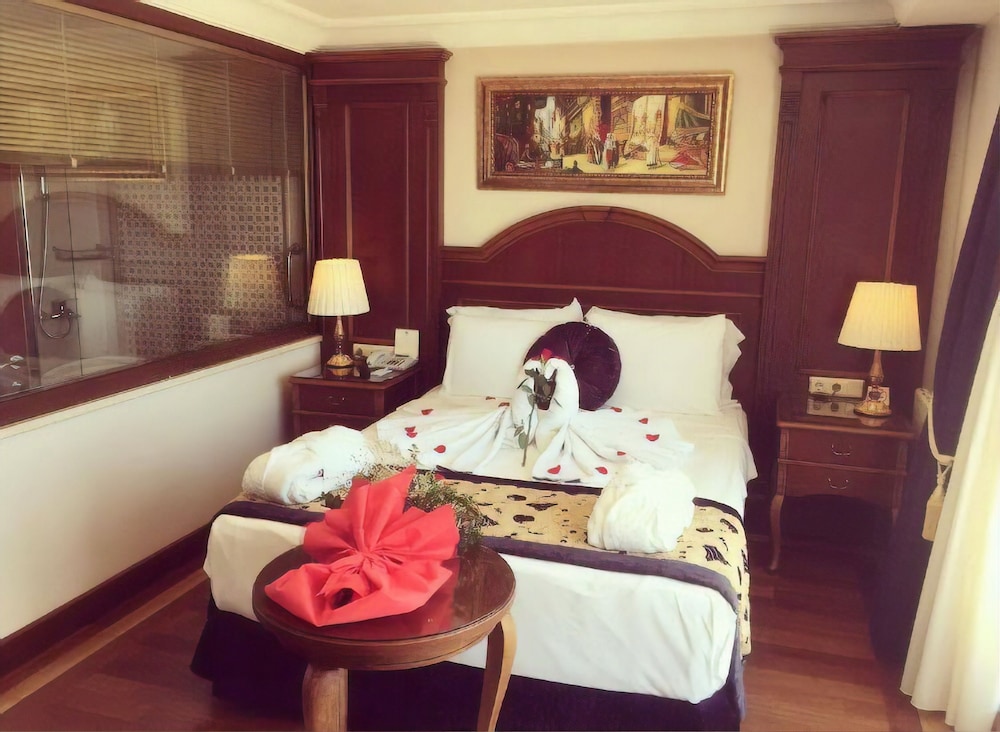 GLK PREMIER Regency Suites & Spa 10