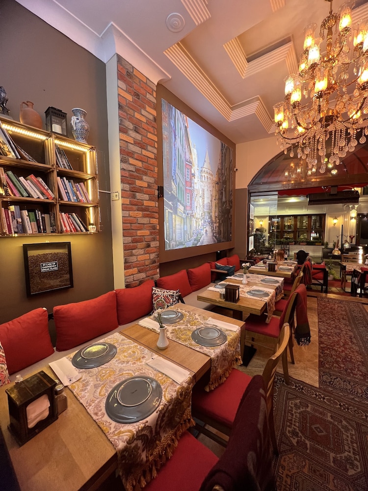 Ethnica Hotel Old City 21