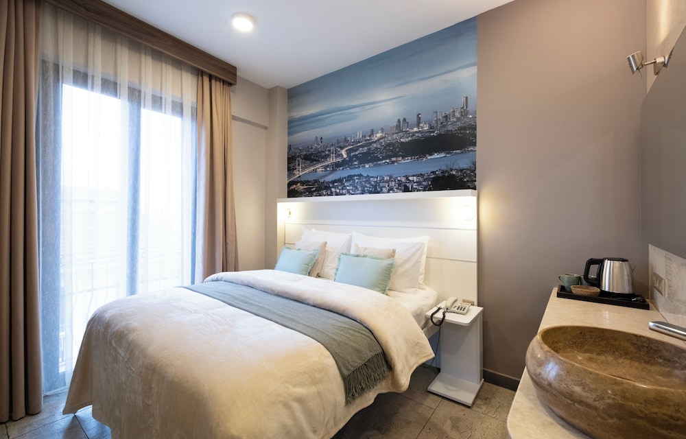 The Pera Hotel 15