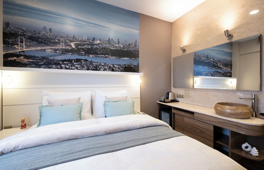 The Pera Hotel 17