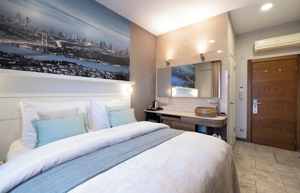 The Pera Hotel 14