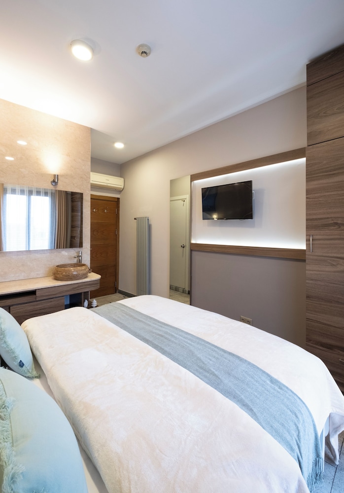 The Pera Hotel 11