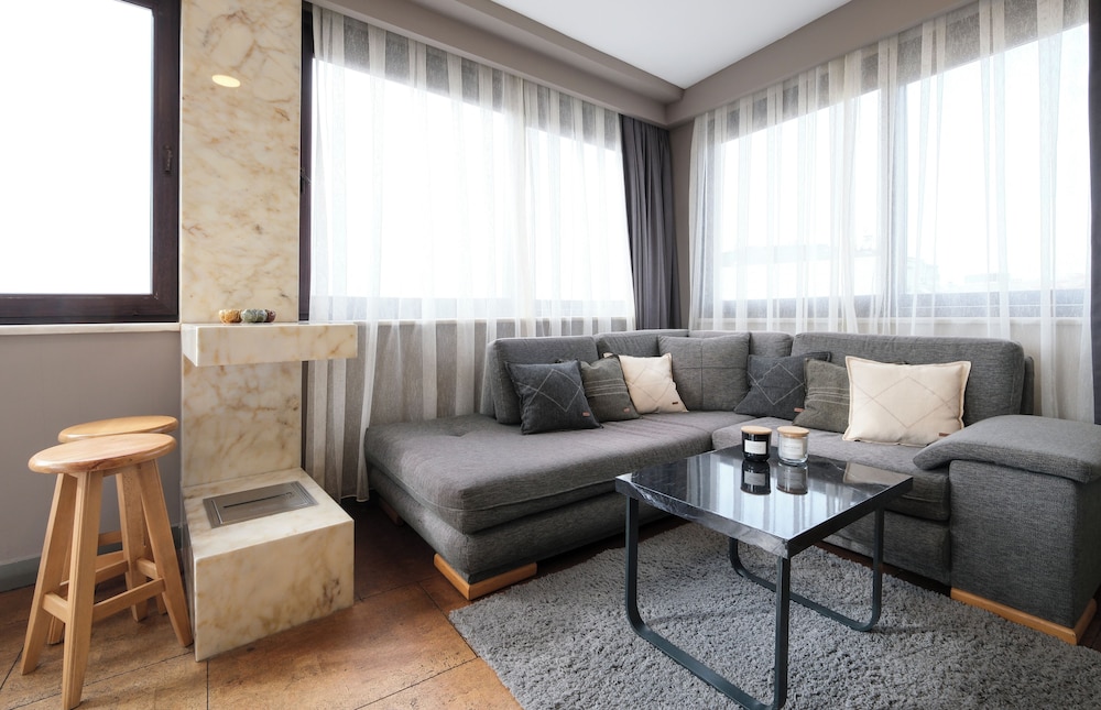 The Pera Hotel 19