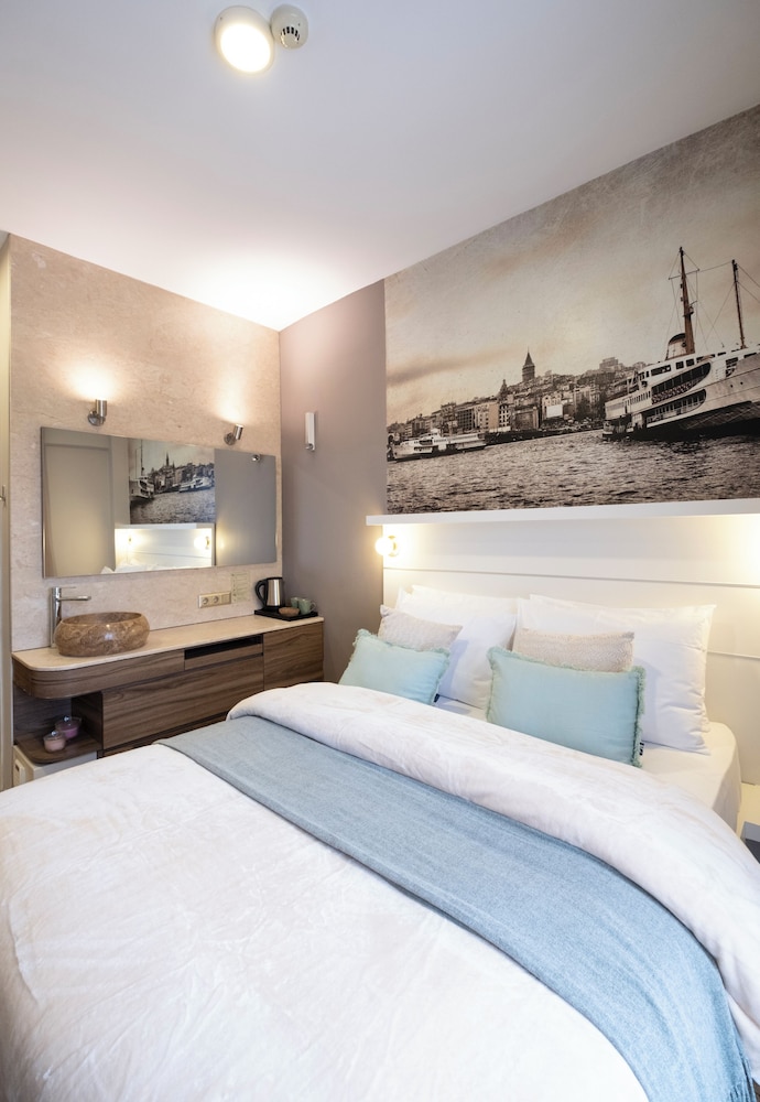 The Pera Hotel 7