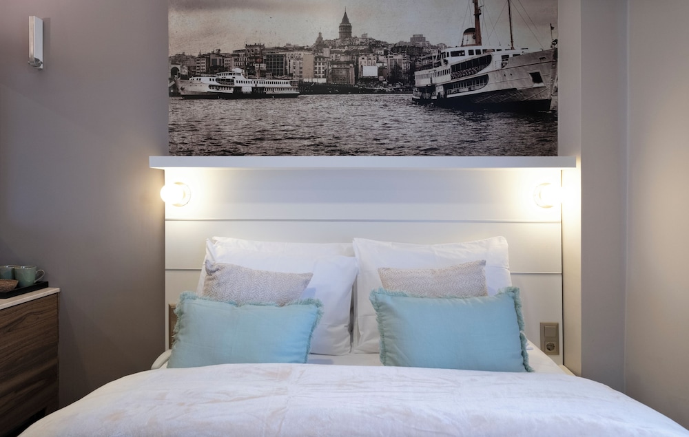 The Pera Hotel 8