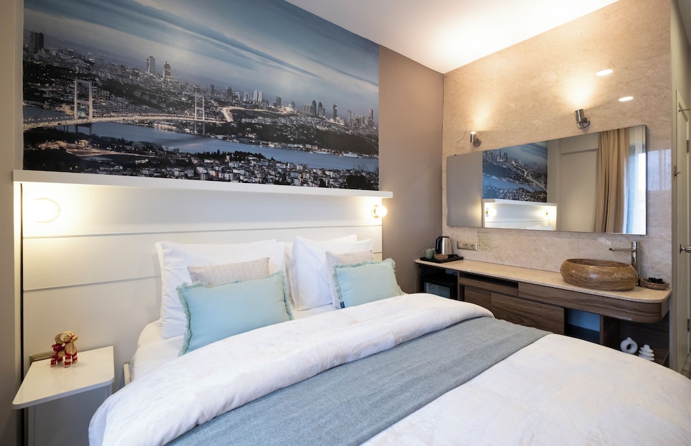 The Pera Hotel 12