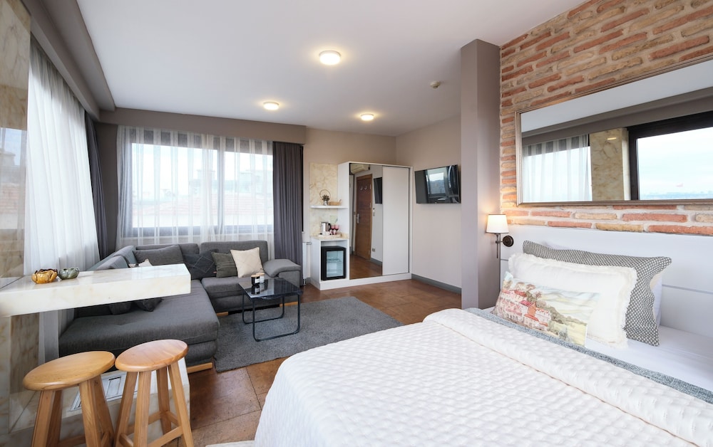 The Pera Hotel 24