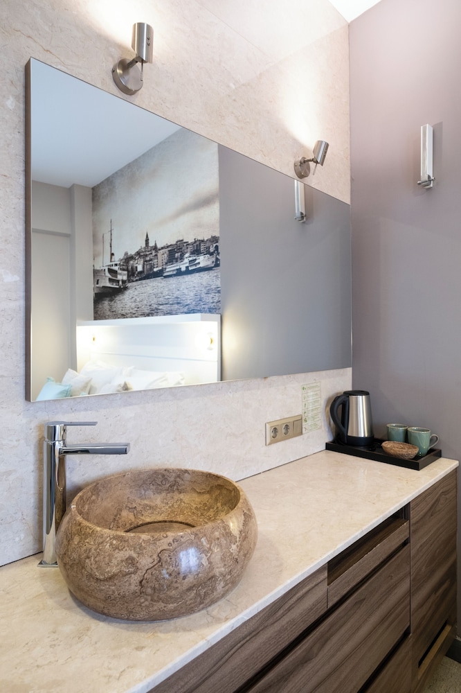 The Pera Hotel 6