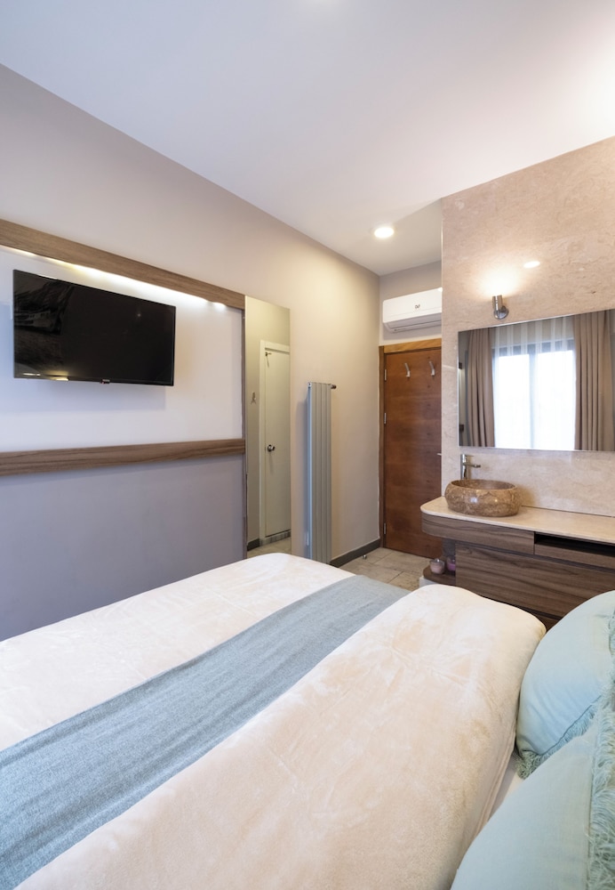 The Pera Hotel 2