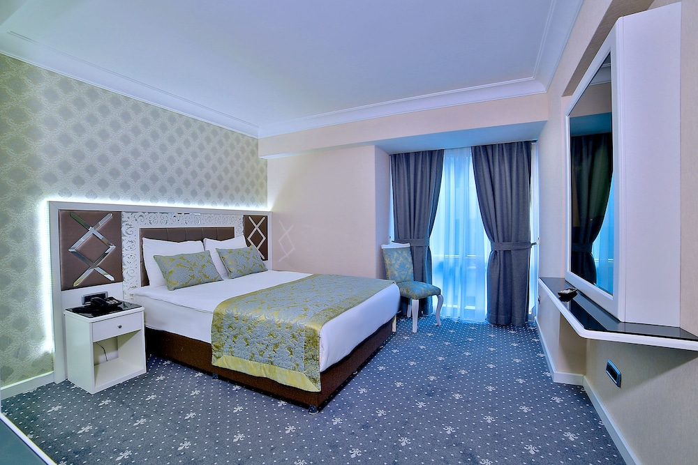 Monaco Hotel 9