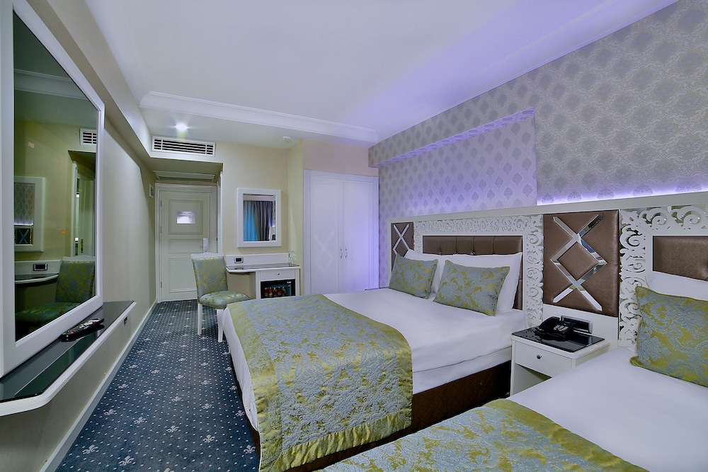 Monaco Hotel 8