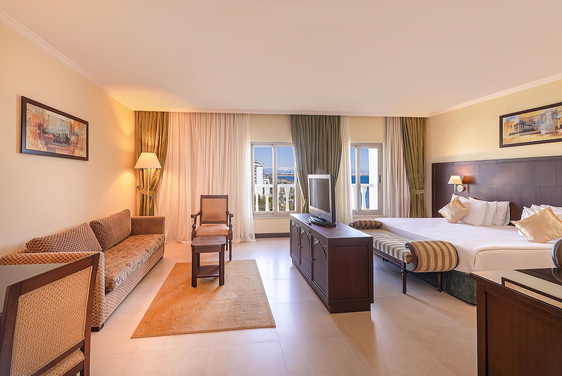 Crowne Plaza Antalya 7