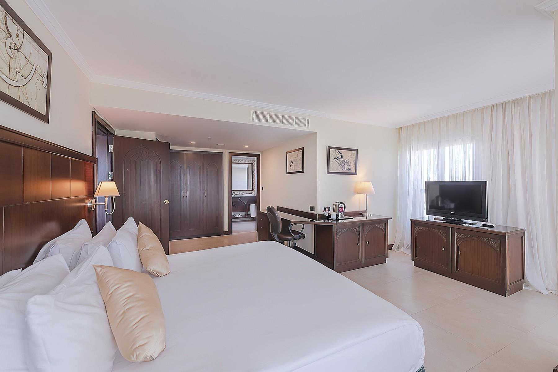 Crowne Plaza Antalya 6