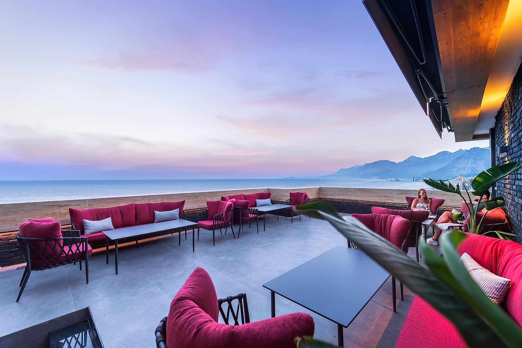 Crowne Plaza Antalya 11