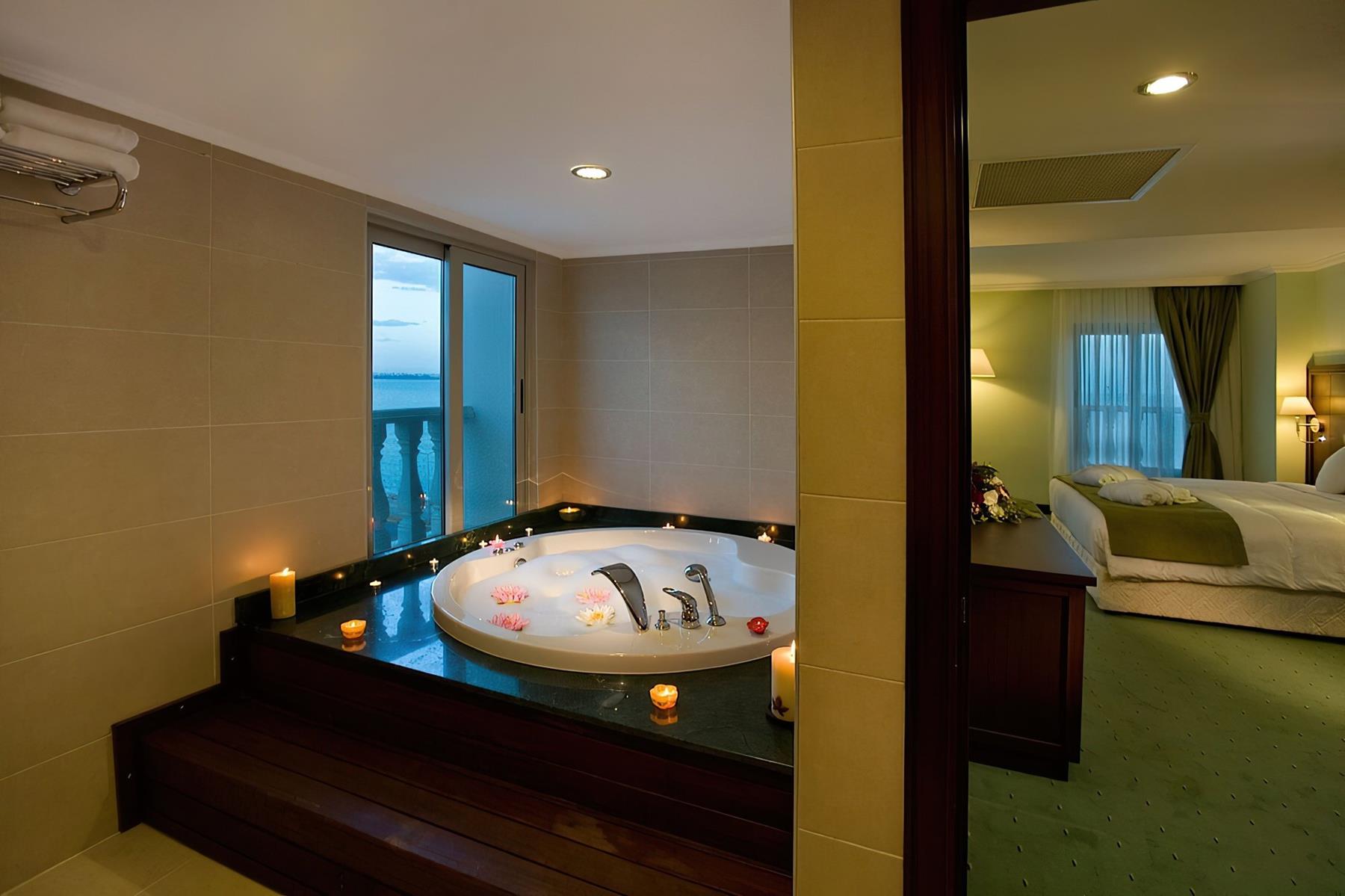Crowne Plaza Antalya 23
