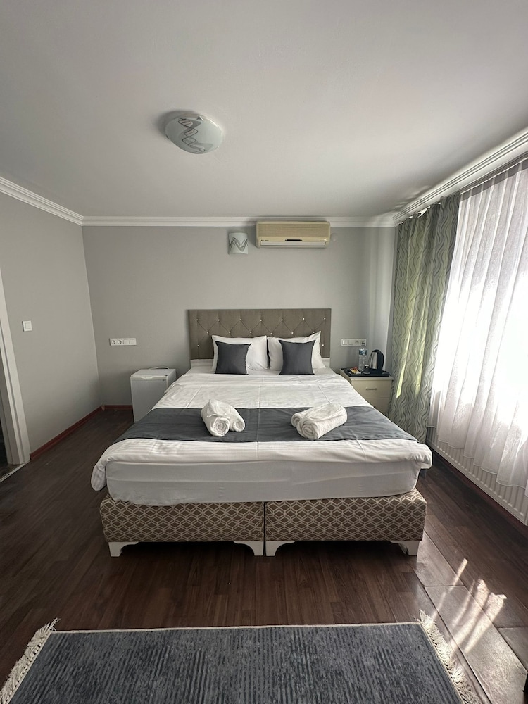 Rose Bouquets Hotel 3