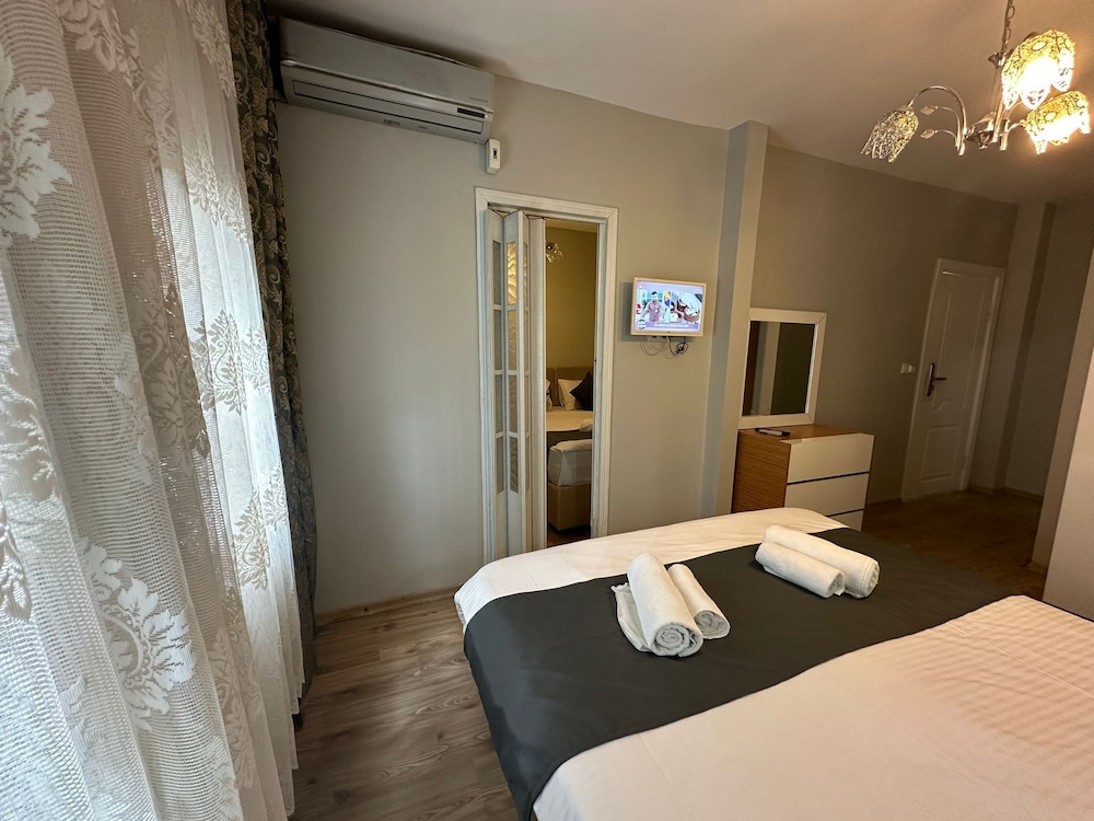 Rose Bouquets Hotel 17
