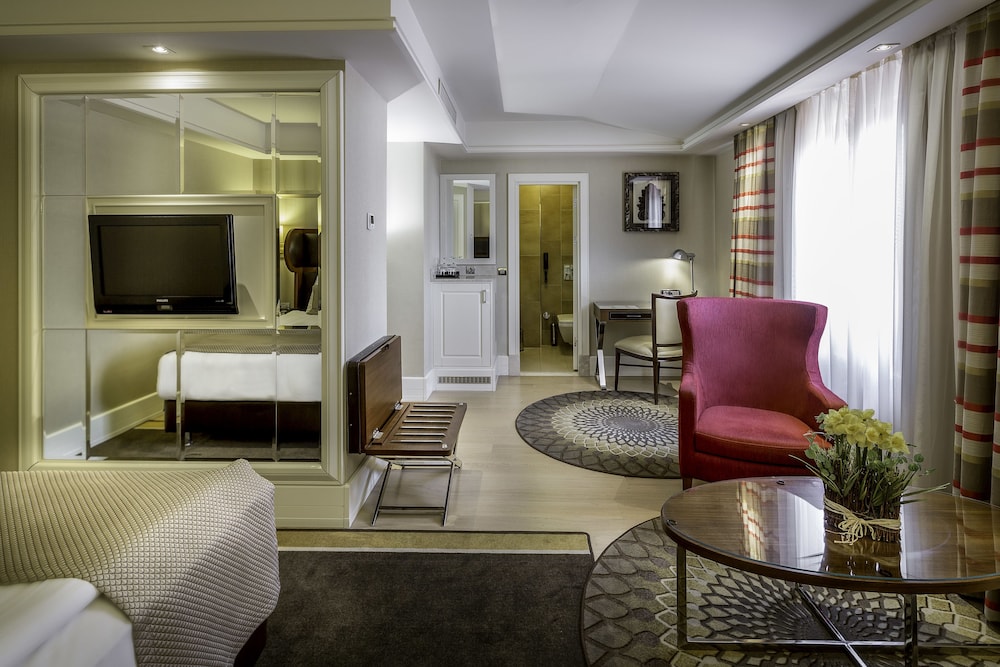 Titanic Comfort Sisli 19
