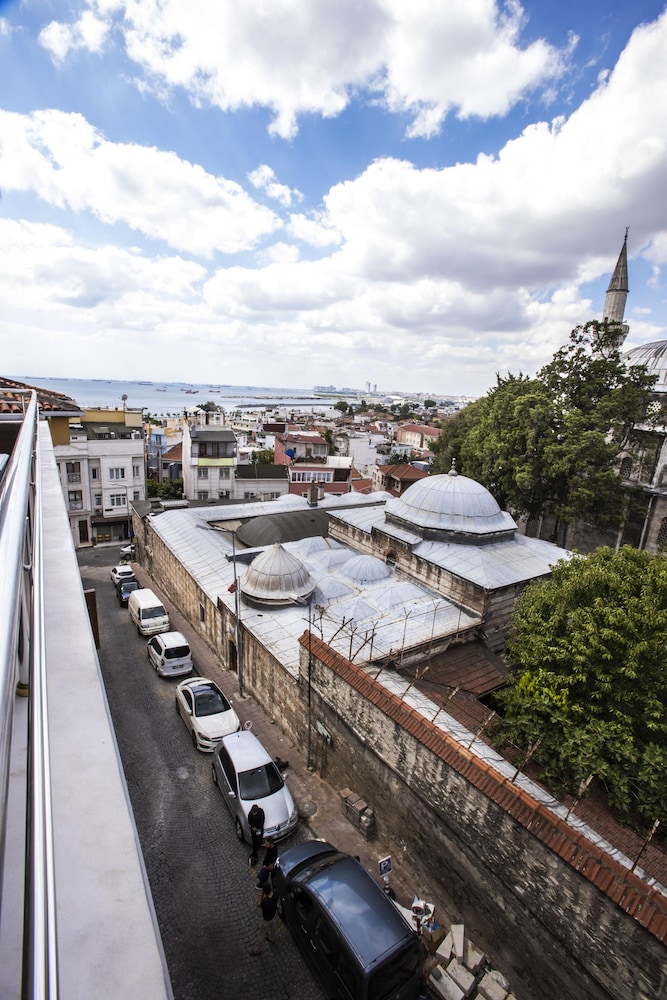 Dara Istanbul 18