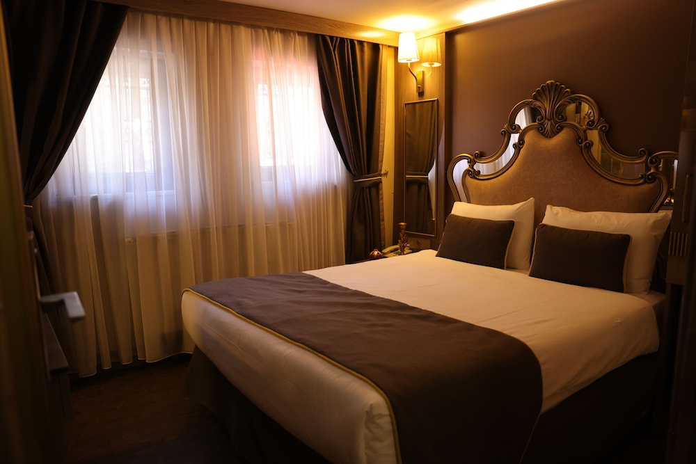 Dara Istanbul 16