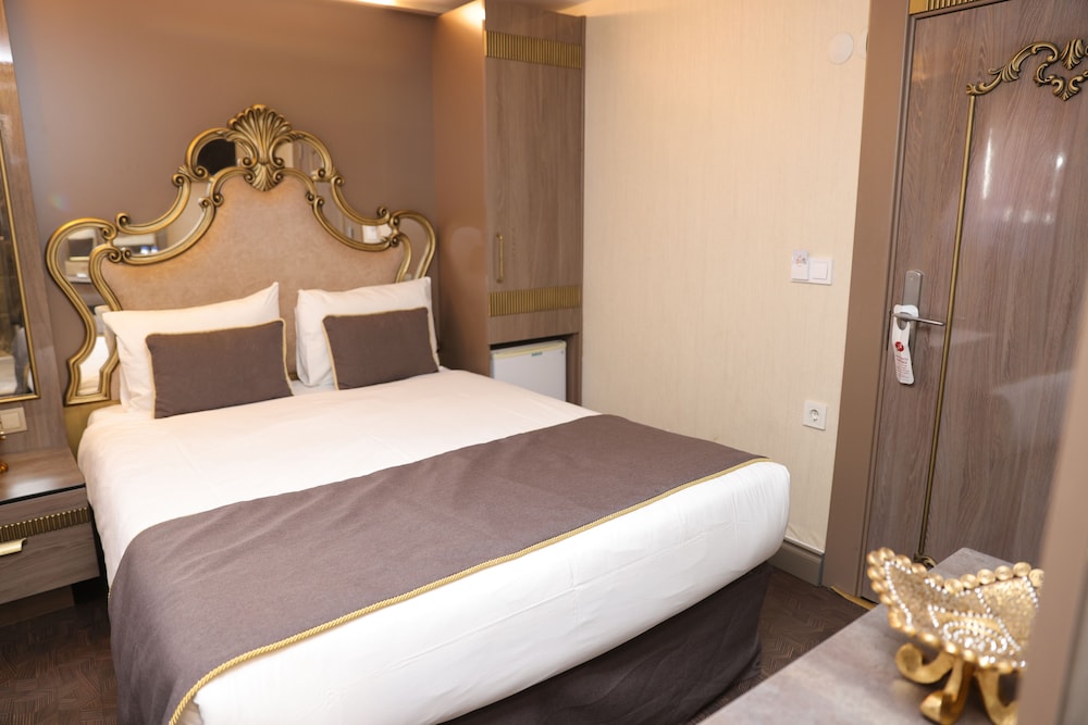 Dara Istanbul 11