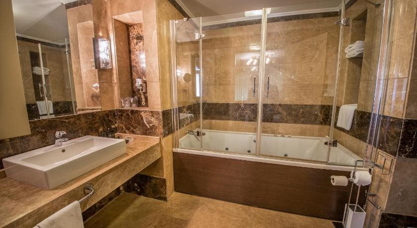 Dream Hill Business Deluxe 18