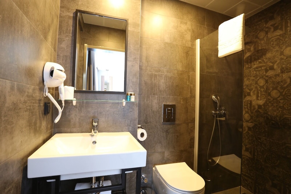 Arach Hotel Harbiye 1