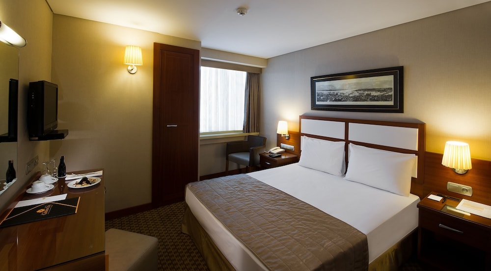 Golden City Hotel 13