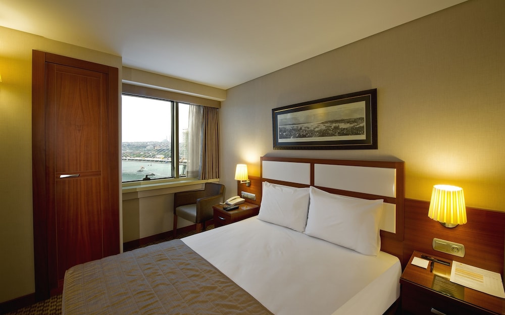 Golden City Hotel 8