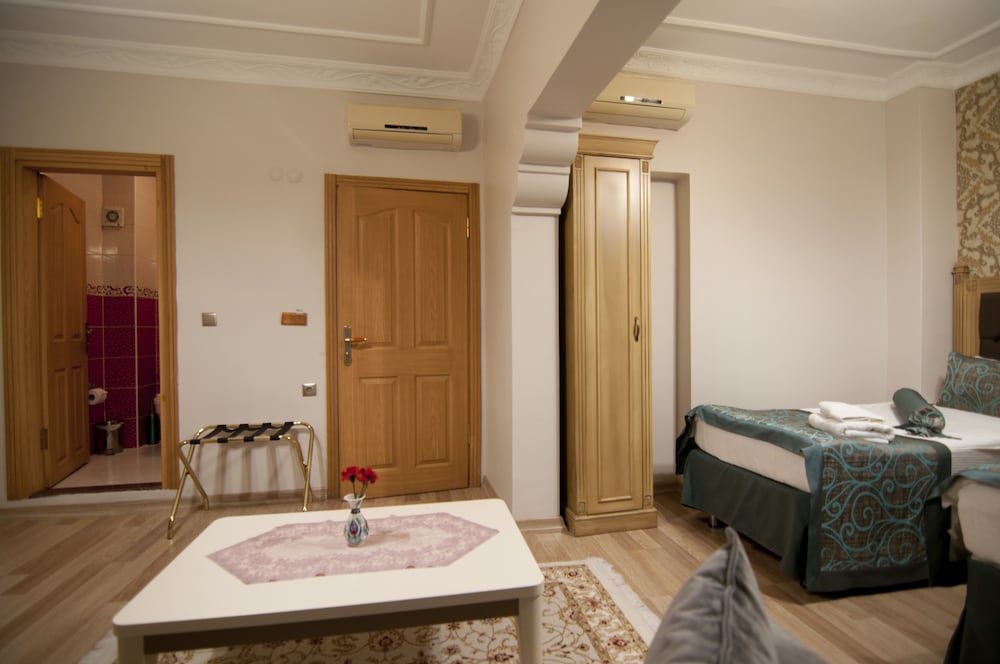 Blue Tuana Hotel 8