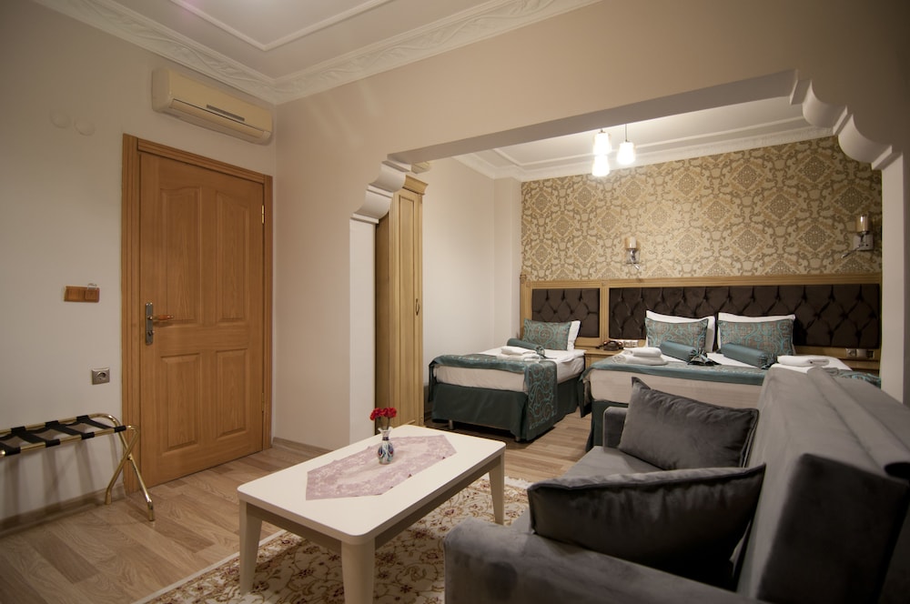 Blue Tuana Hotel 5