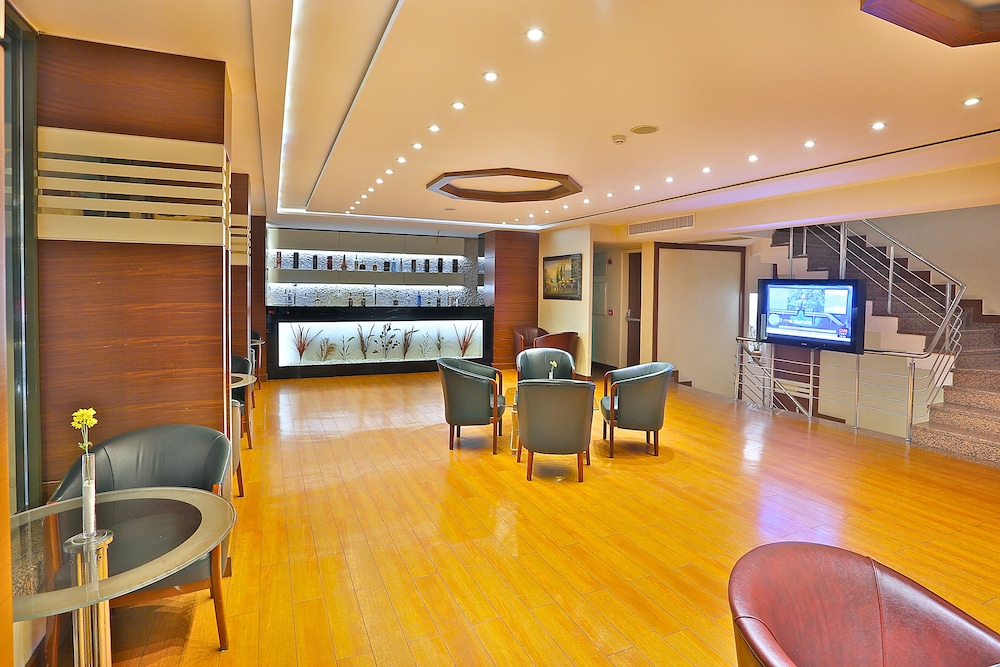 Grand Madrid Hotel 4