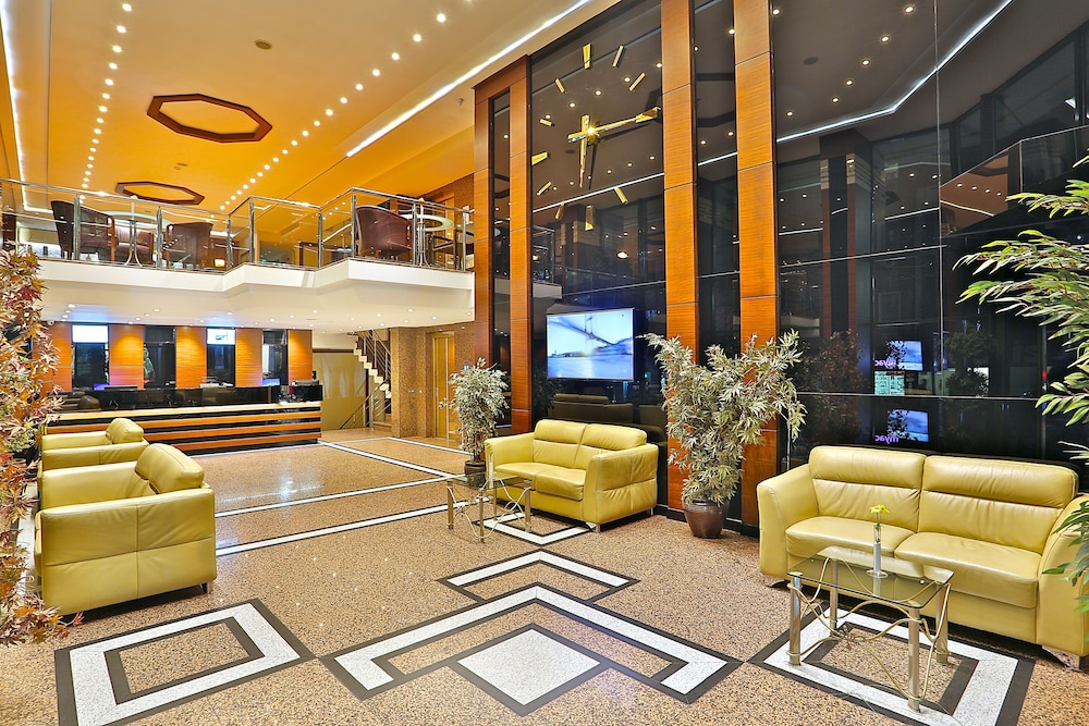 Grand Madrid Hotel 3