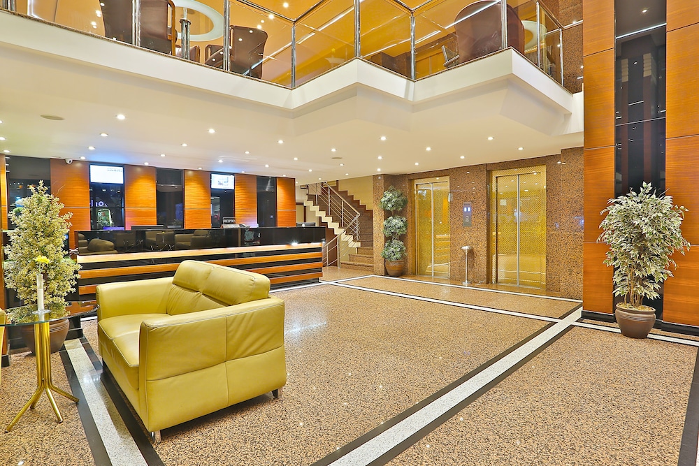 Grand Madrid Hotel 8