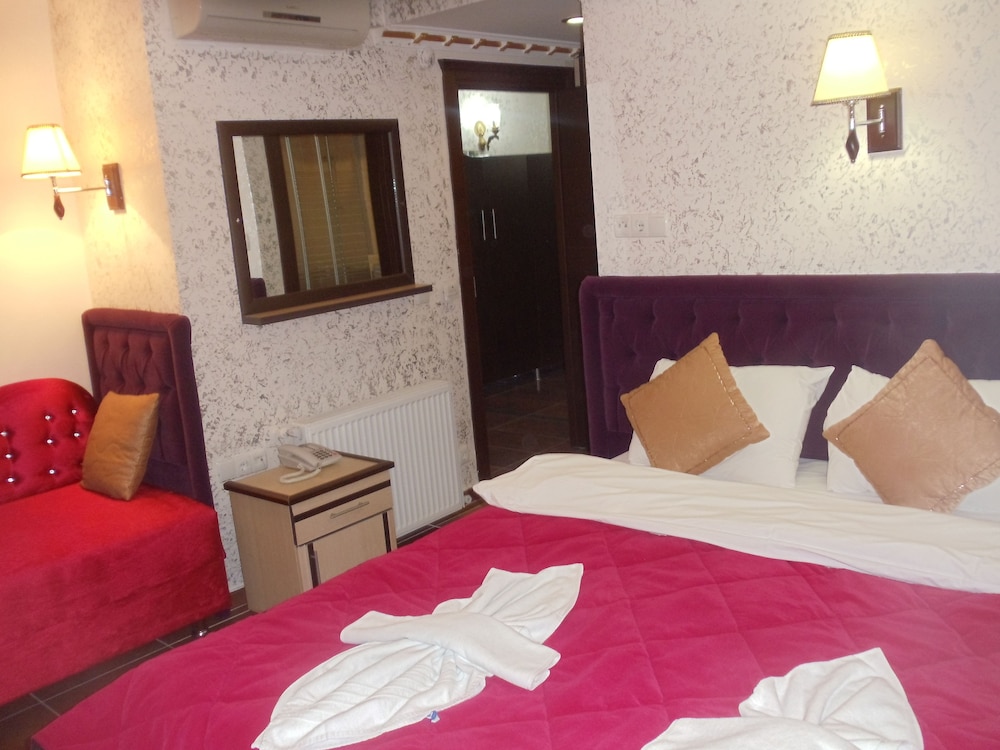 Ares Hotel 7