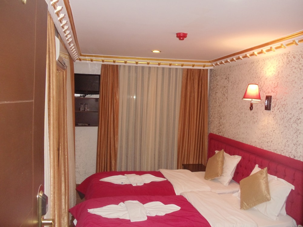 Ares Hotel 12