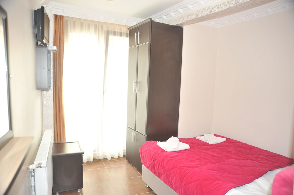 Ares Hotel 19