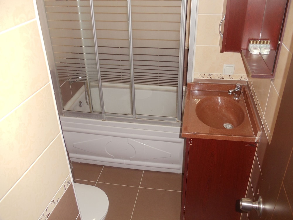 Ares Hotel 22