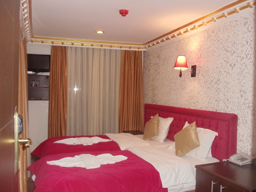 Ares Hotel 8