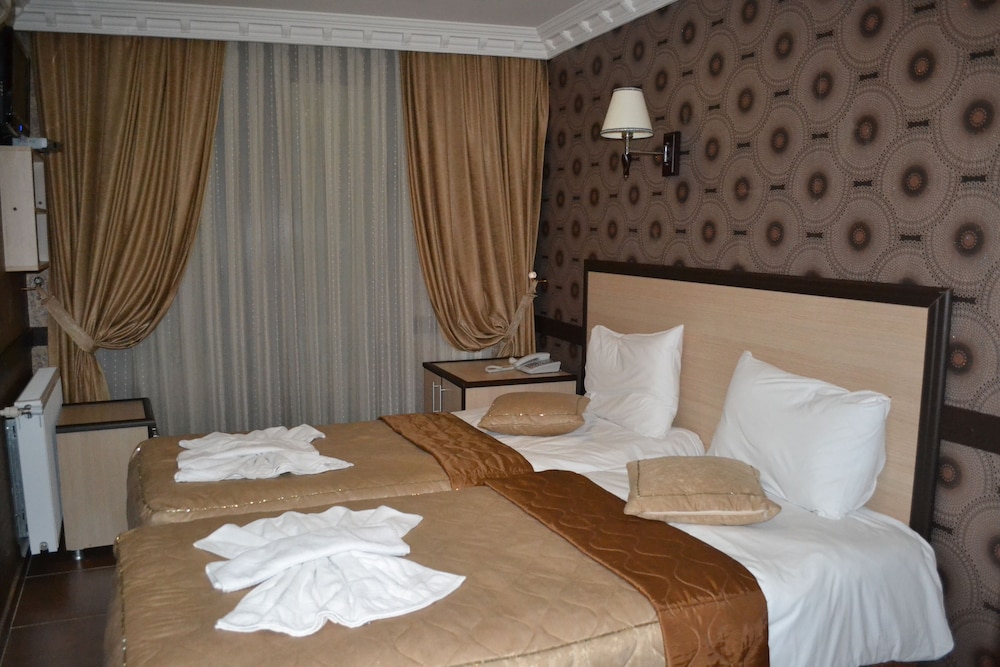 Ares Hotel 17