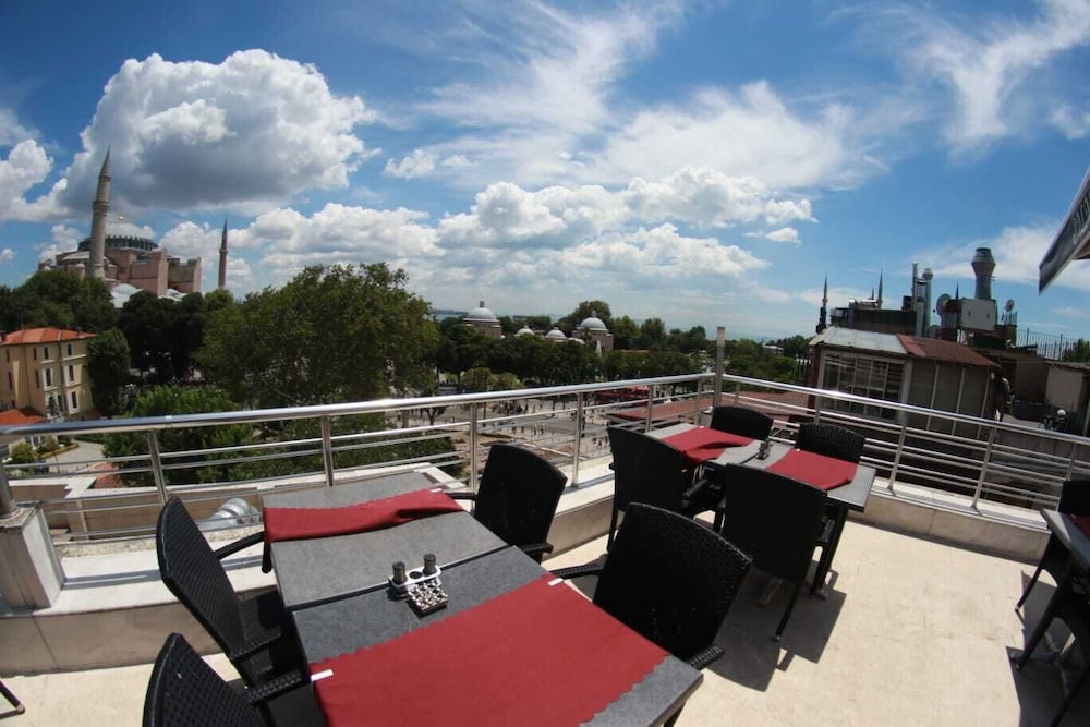Ares Hotel 21