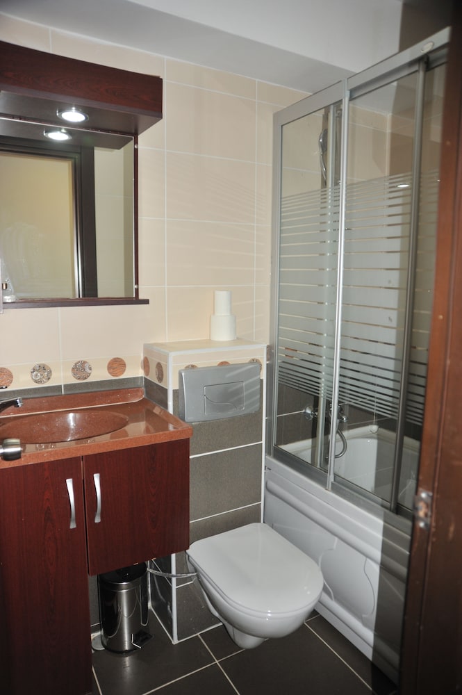 Ares Hotel 23