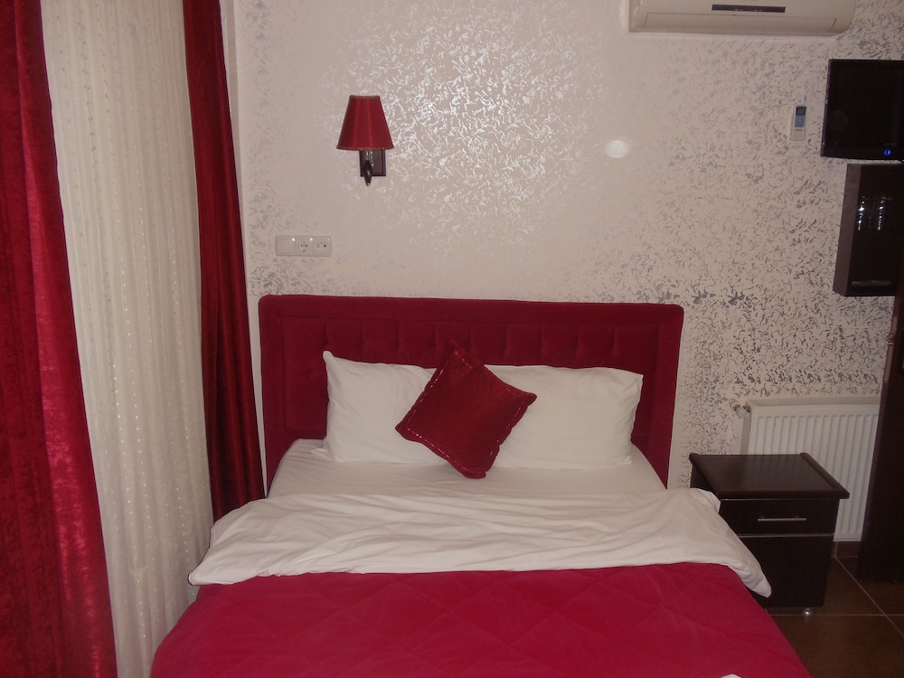 Ares Hotel 10