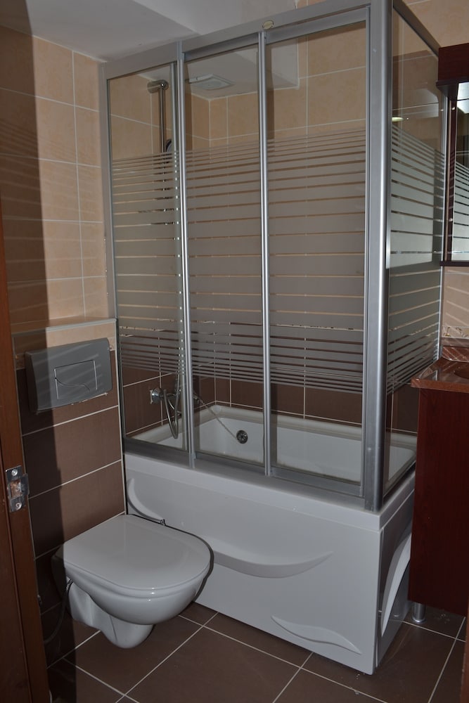 Ares Hotel 24