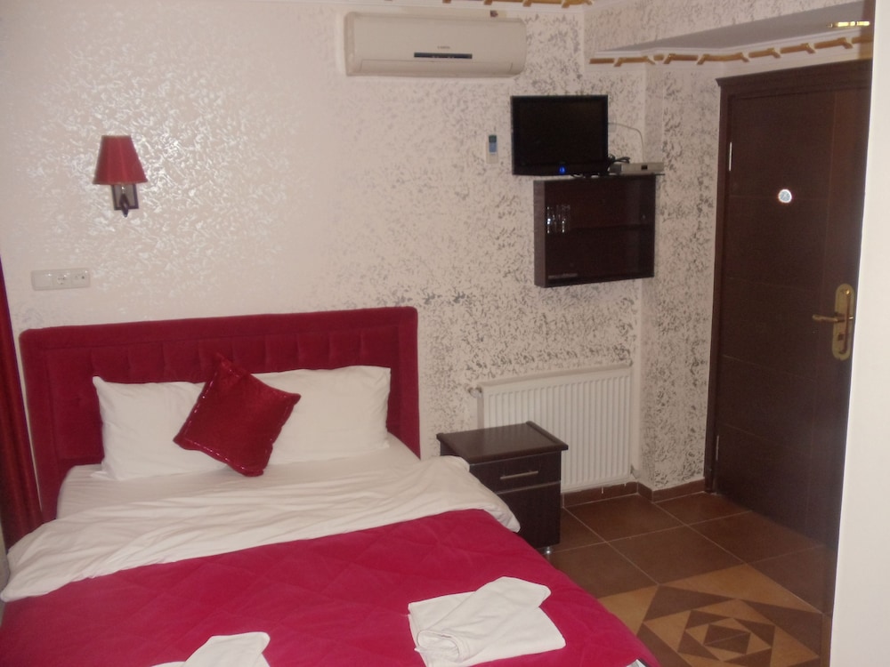 Ares Hotel 13