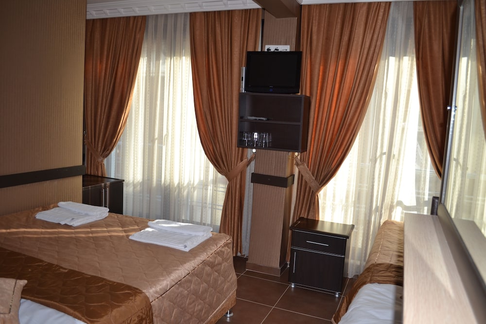 Ares Hotel 5